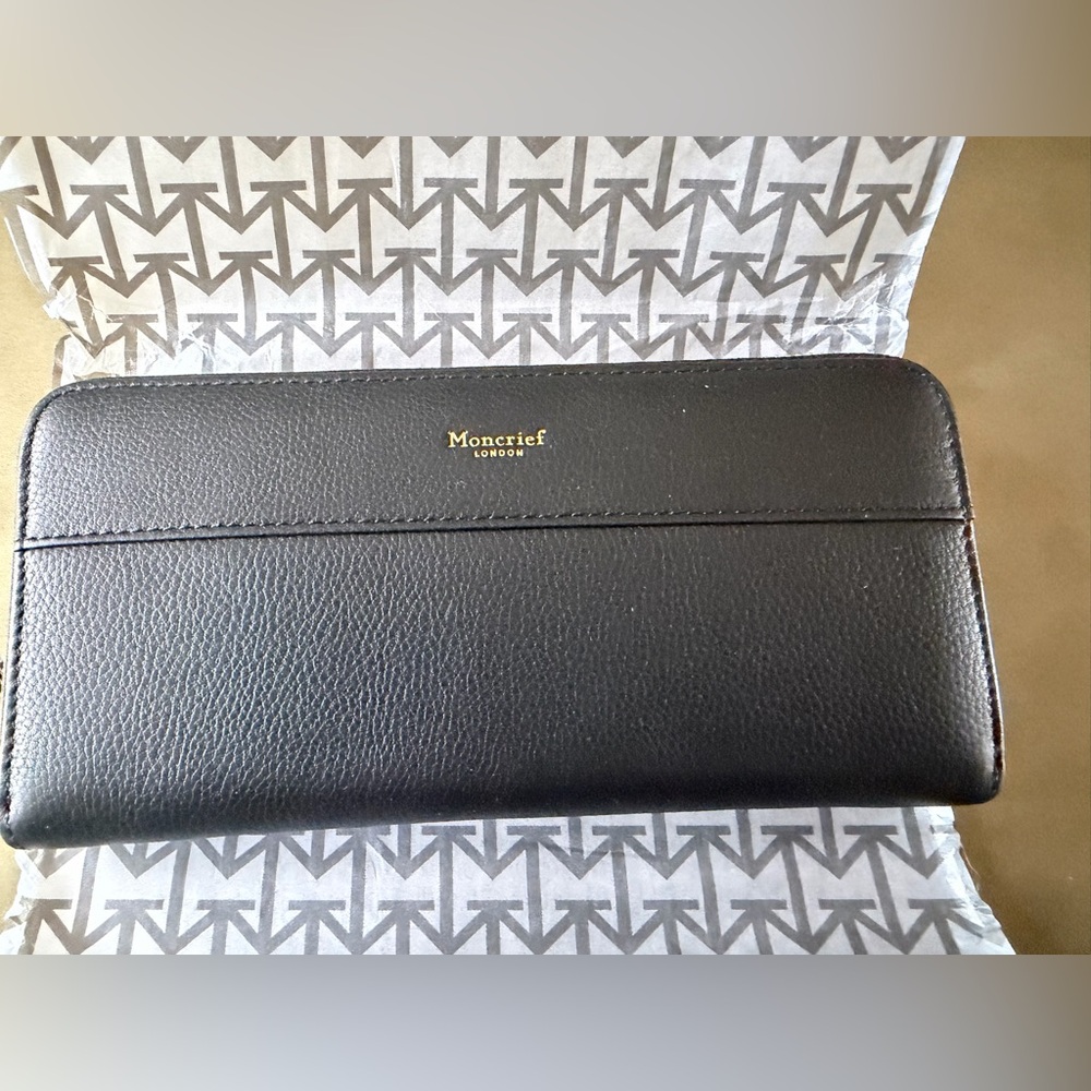 Moncrief UK Women’s Black Leather Zip Wallet, 8 credit card slots, Zip slot, NWT